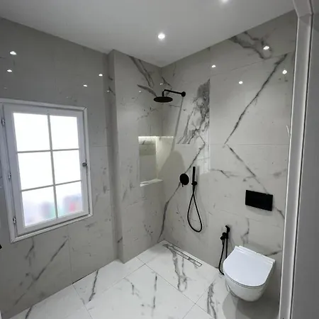 Vila Deluis Apartment Gramsh